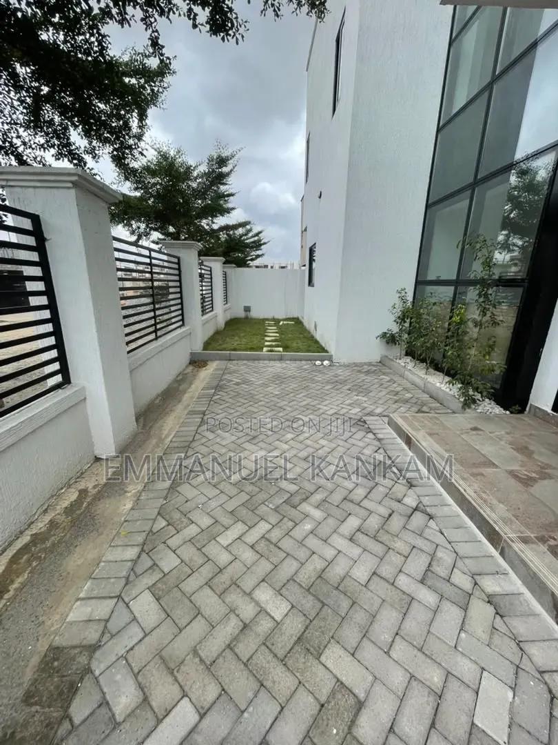 3bdrm House in Manet Court for rent