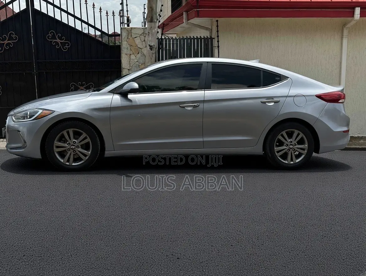 Hyundai Elantra SE Sedan FWD (2.0L 4cyl 6M) 2017 Silver