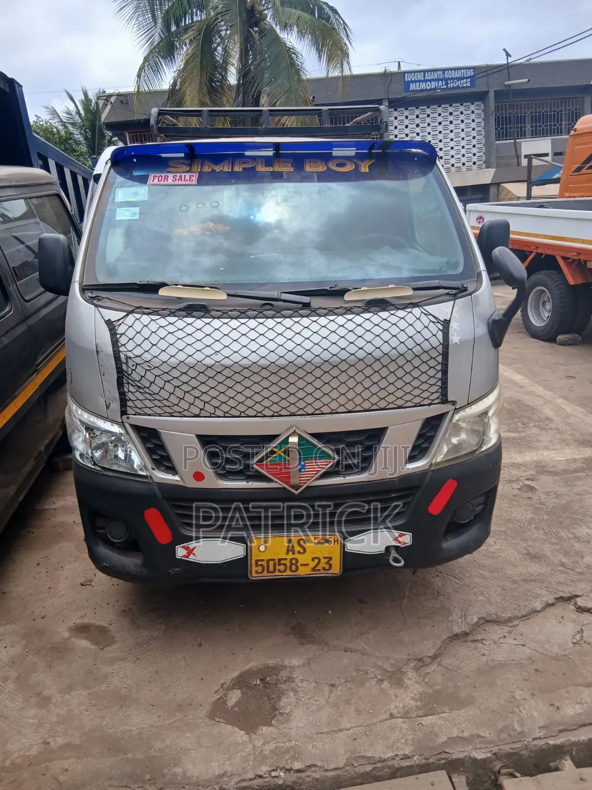 Nissan Caravan (Urvan) 2015 Silver