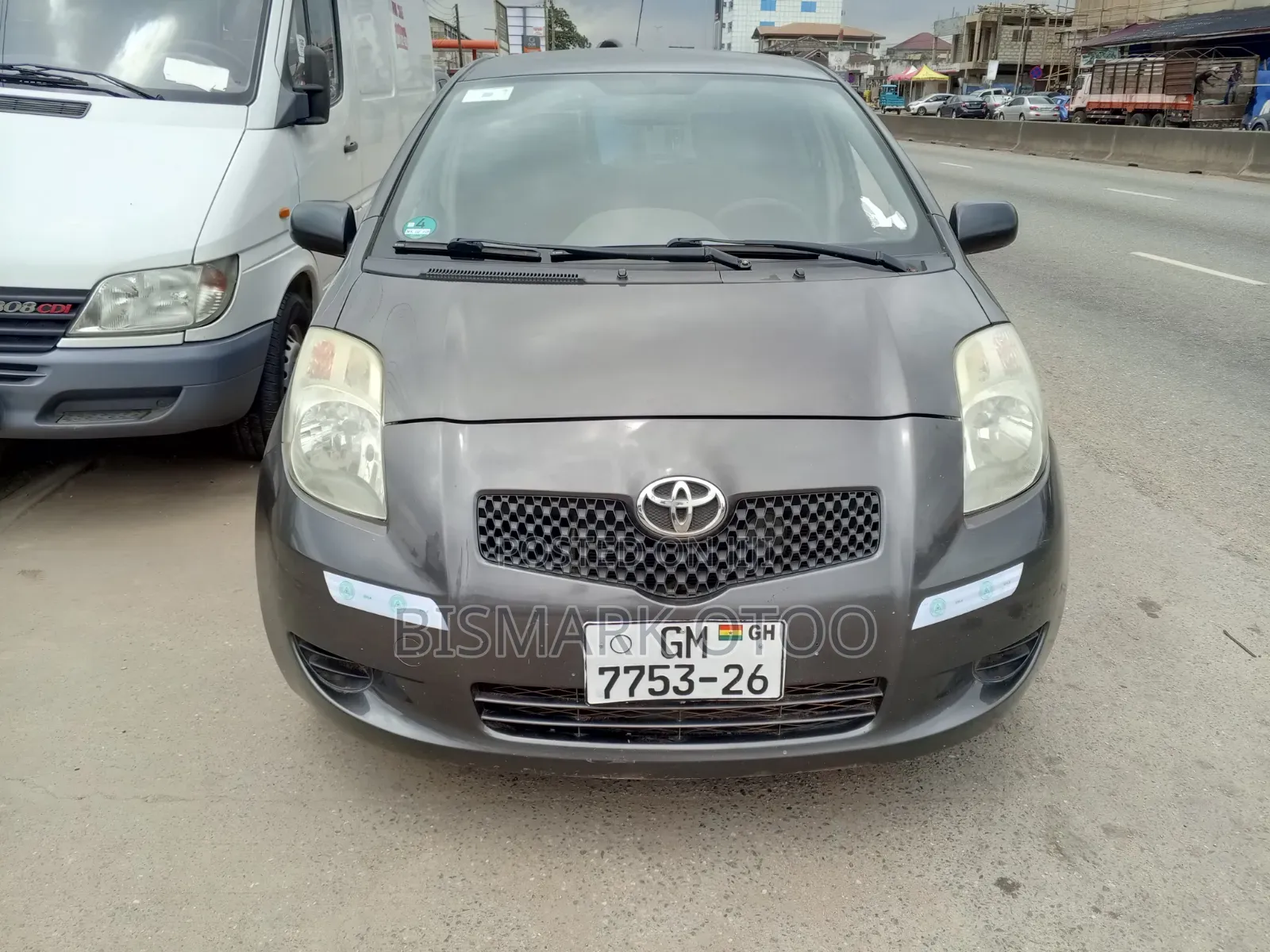Toyota Vitz 1.3 FWD 5dr 2010 Gray