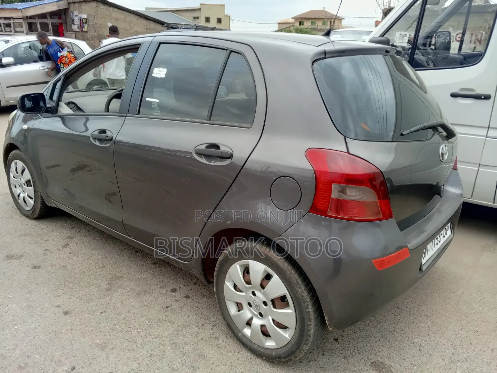 Toyota Vitz 1.3 FWD 5dr 2010 Gray