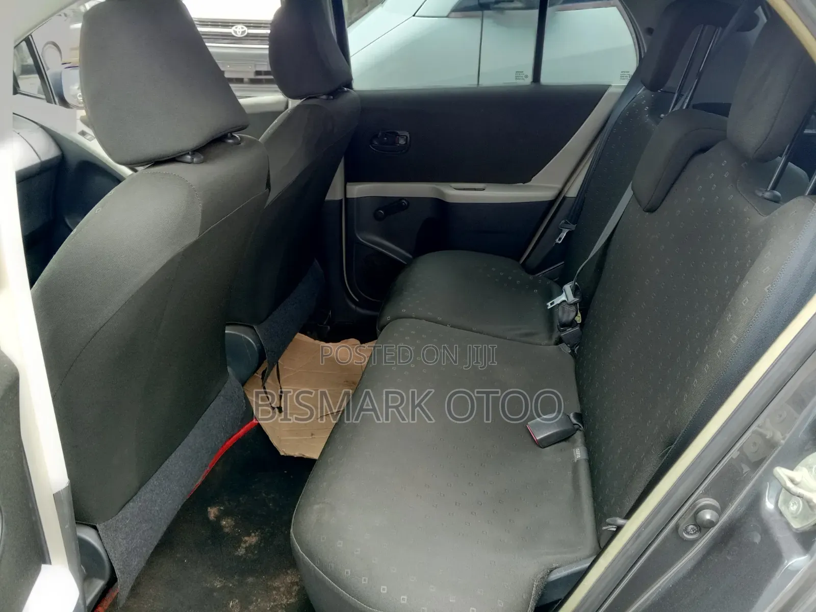 Toyota Vitz 1.3 FWD 5dr 2010 Gray