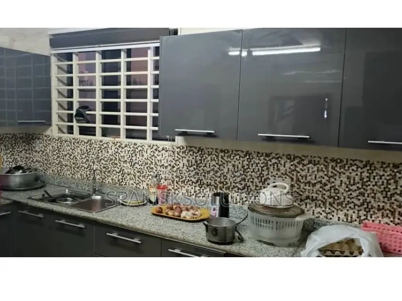 4bdrm House in Community 9, Tema Metropolitan for sale