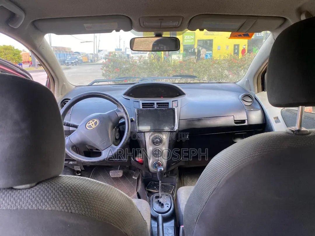 Toyota Vitz 2010 Black