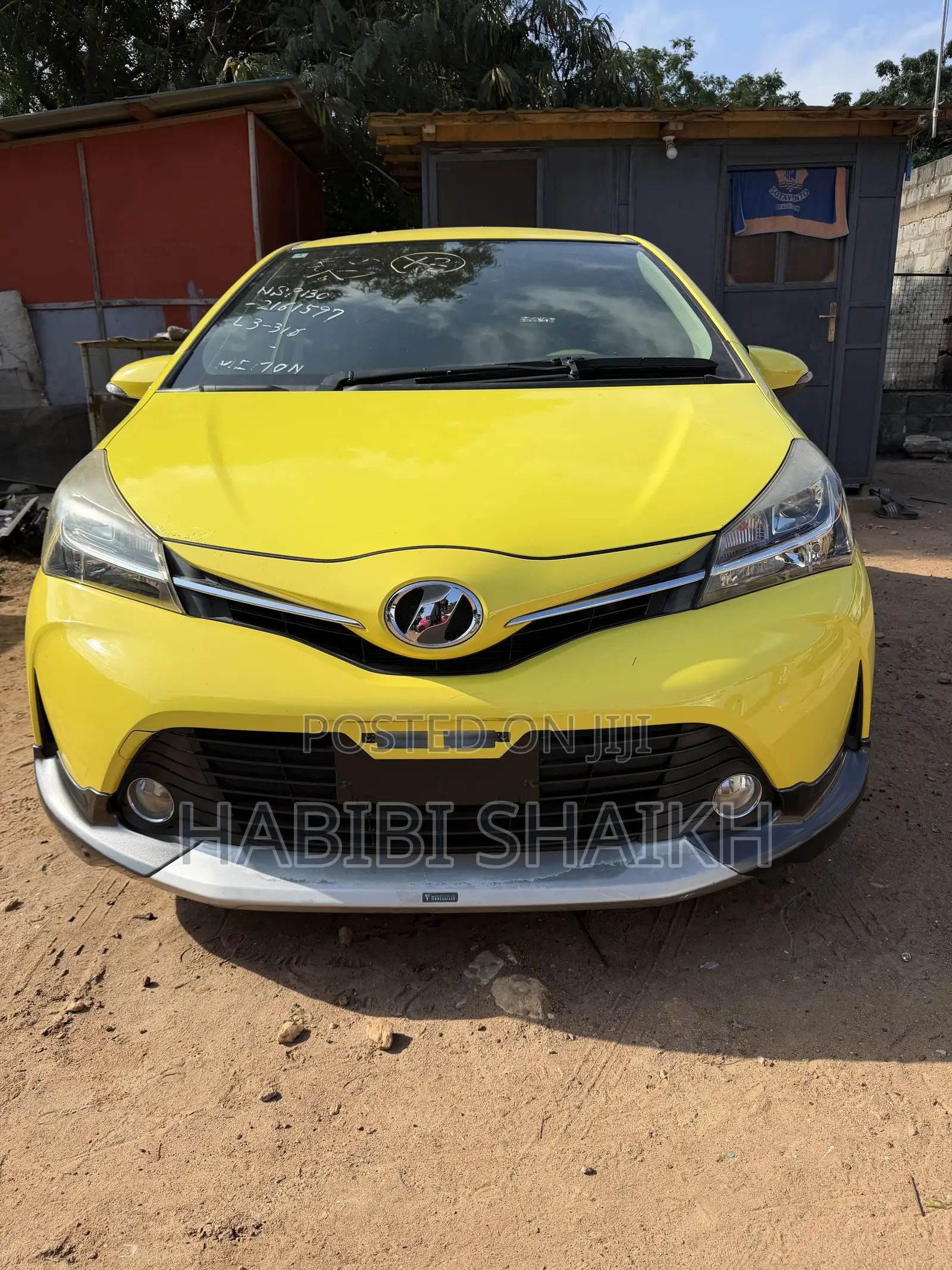 Toyota Vitz 1.3 FWD 5dr 2015 Yellow