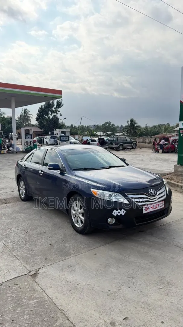 Toyota Camry Base 4dr Sedan (2.5L 4cyl 6M) 2010 Blue