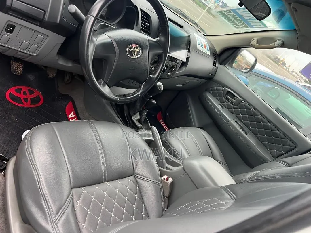 Toyota Hilux 2012 White