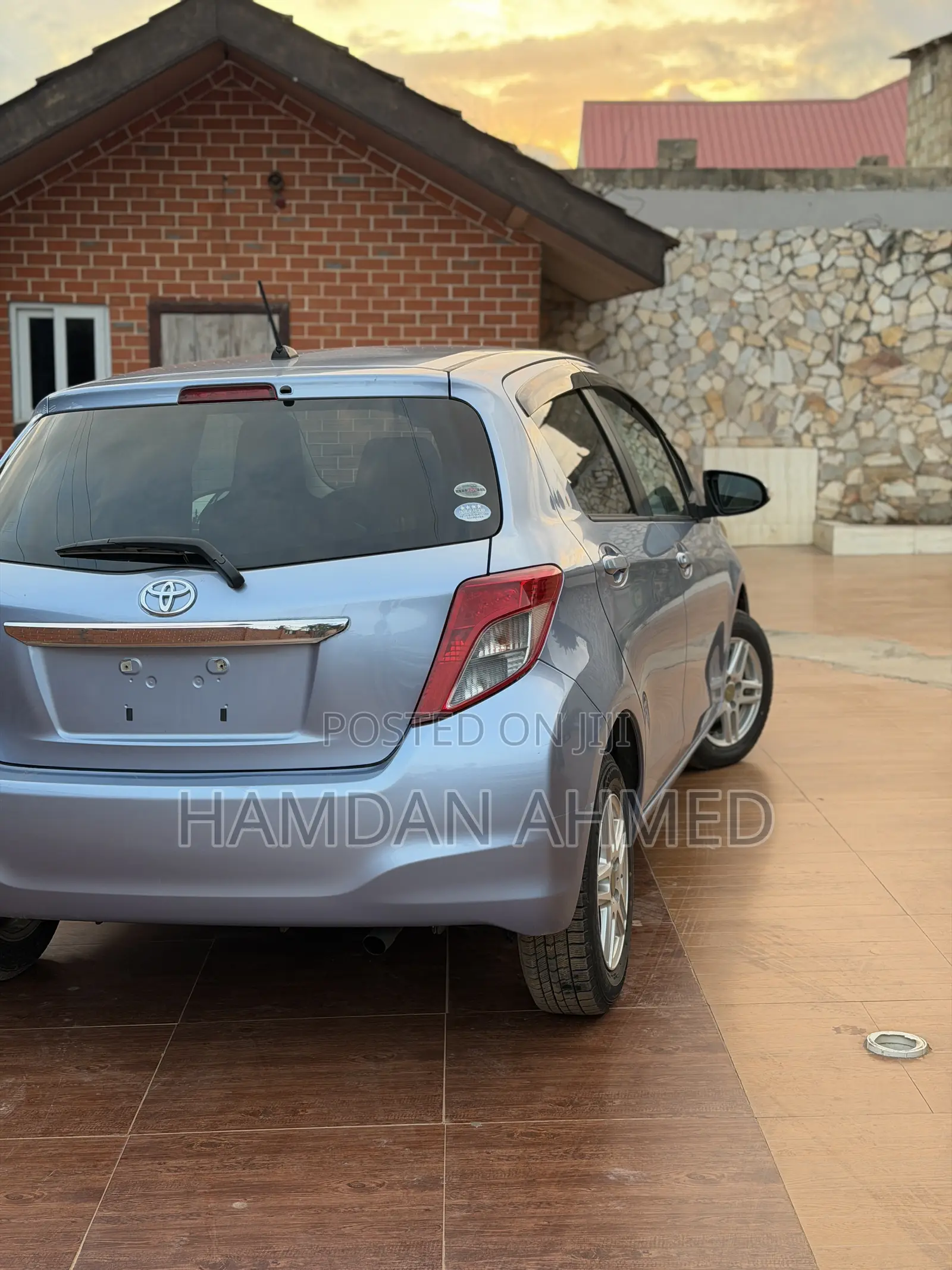 Toyota Vitz 1.3 FWD 5dr 2012 Blue