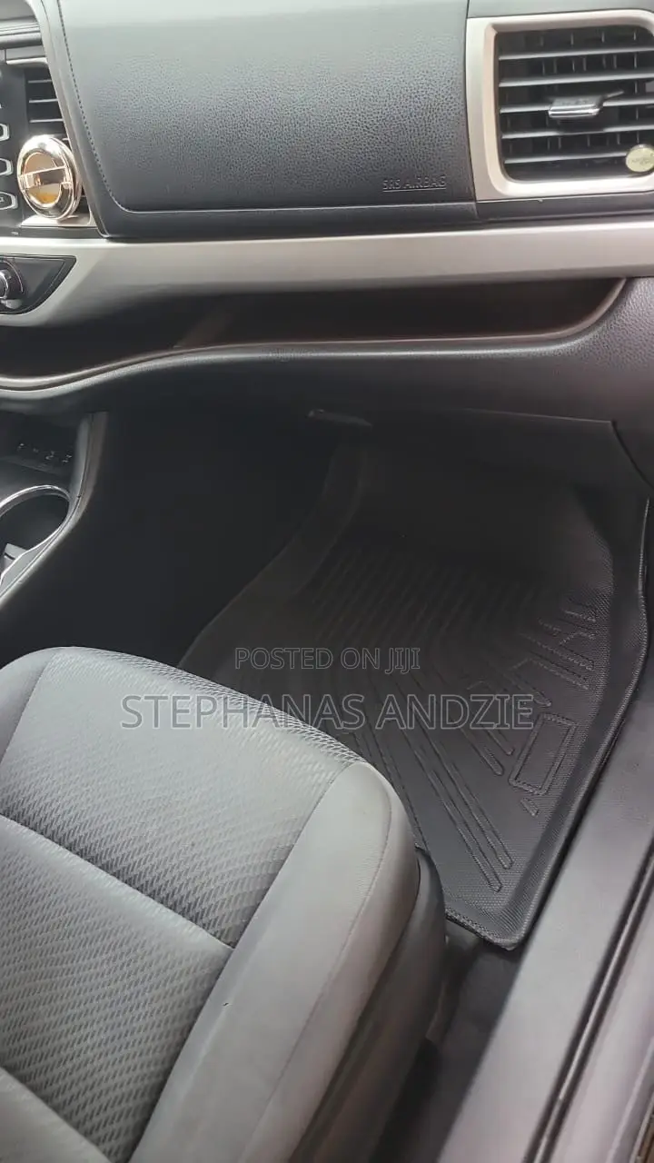 Toyota Highlander LE 4x4 V6 (3.5L 6cyl 8A) 2018 Black