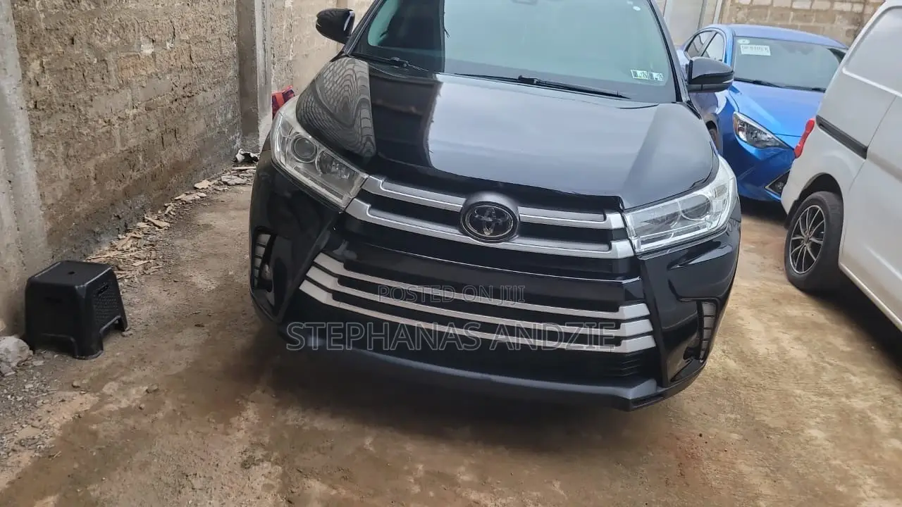 Toyota Highlander LE 4x4 V6 (3.5L 6cyl 8A) 2018 Black