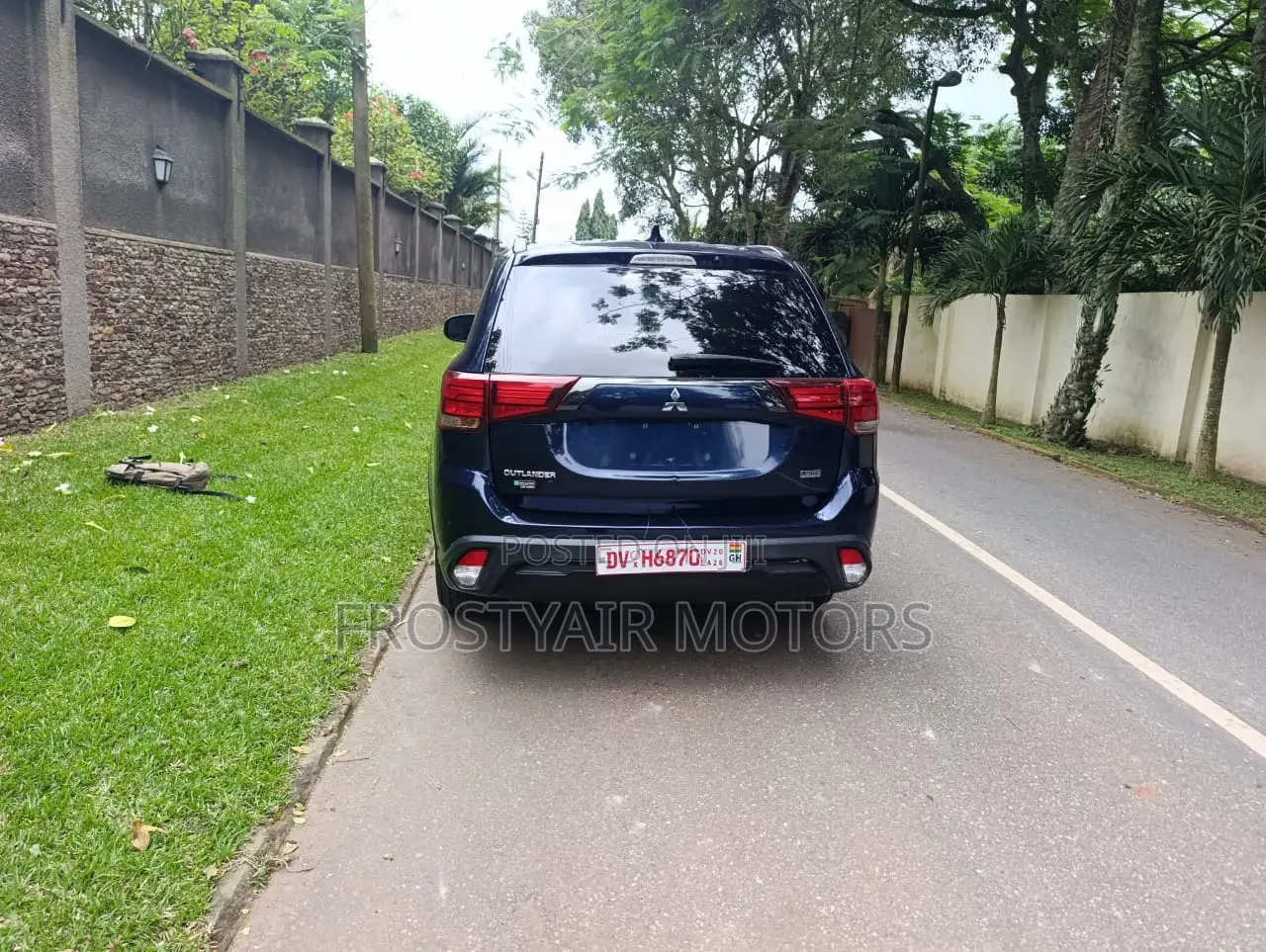 Mitsubishi Outlander 2020 Blue