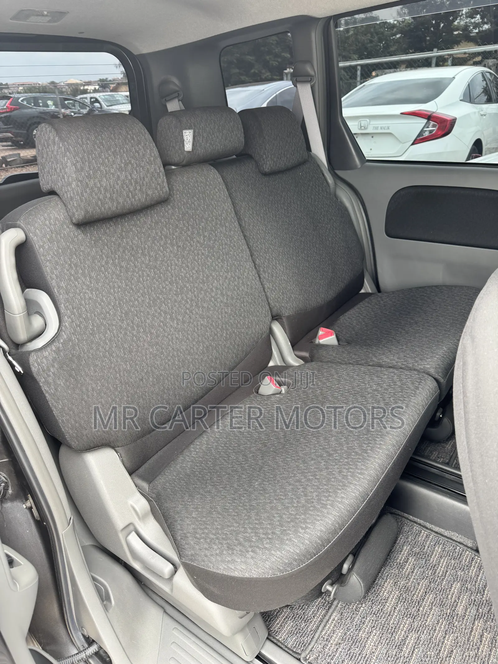 Toyota Sienta 1.5 AWD 2012 Beige