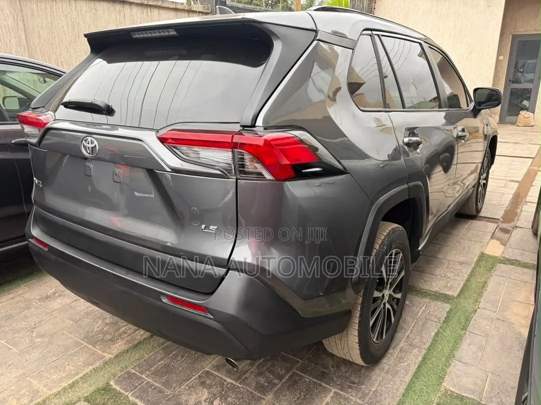 Toyota RAV4 LE 2021 Black