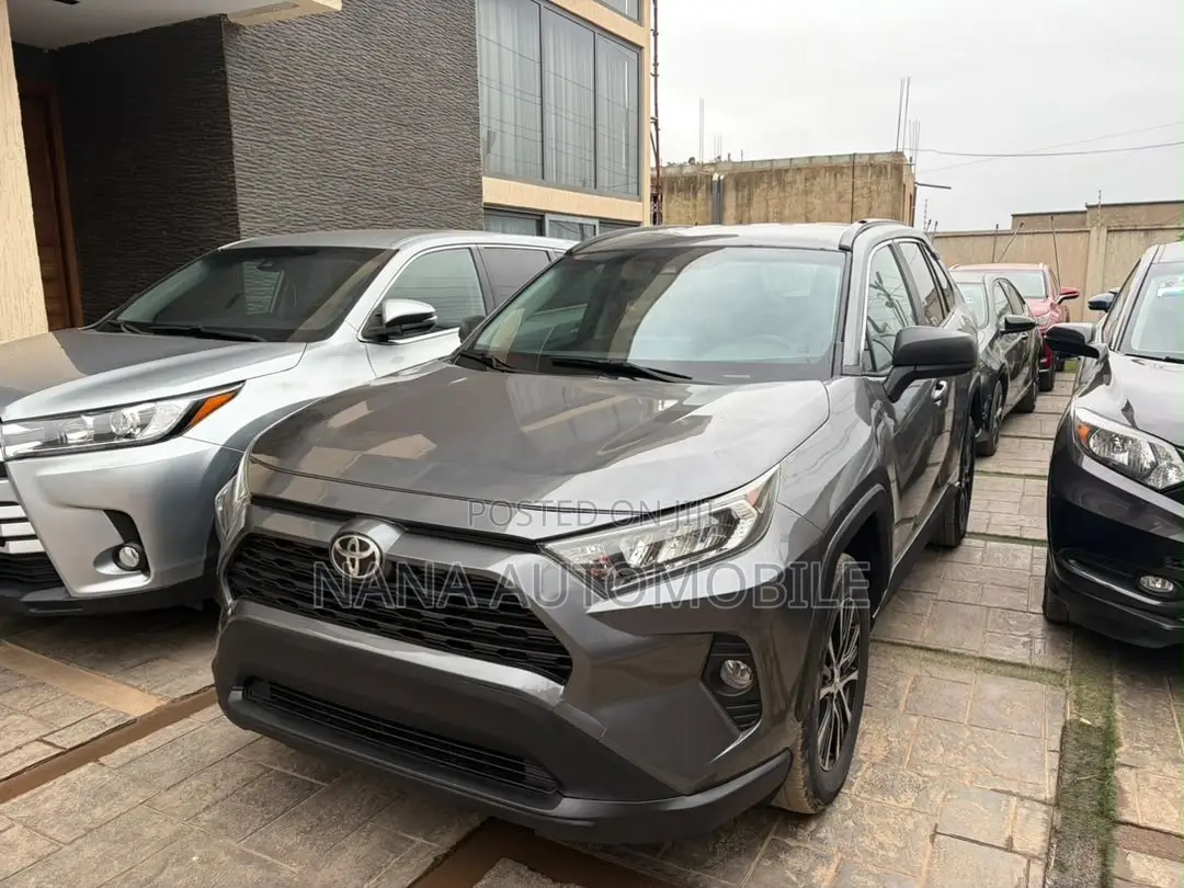 Toyota RAV4 LE 2021 Black