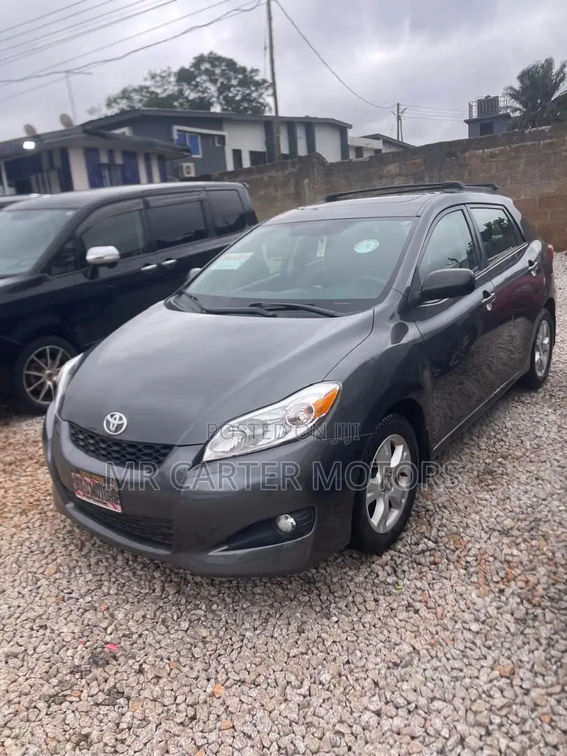Toyota Matrix L Hatchback FWD (1.8L 4cyl 5M) 2013 Beige