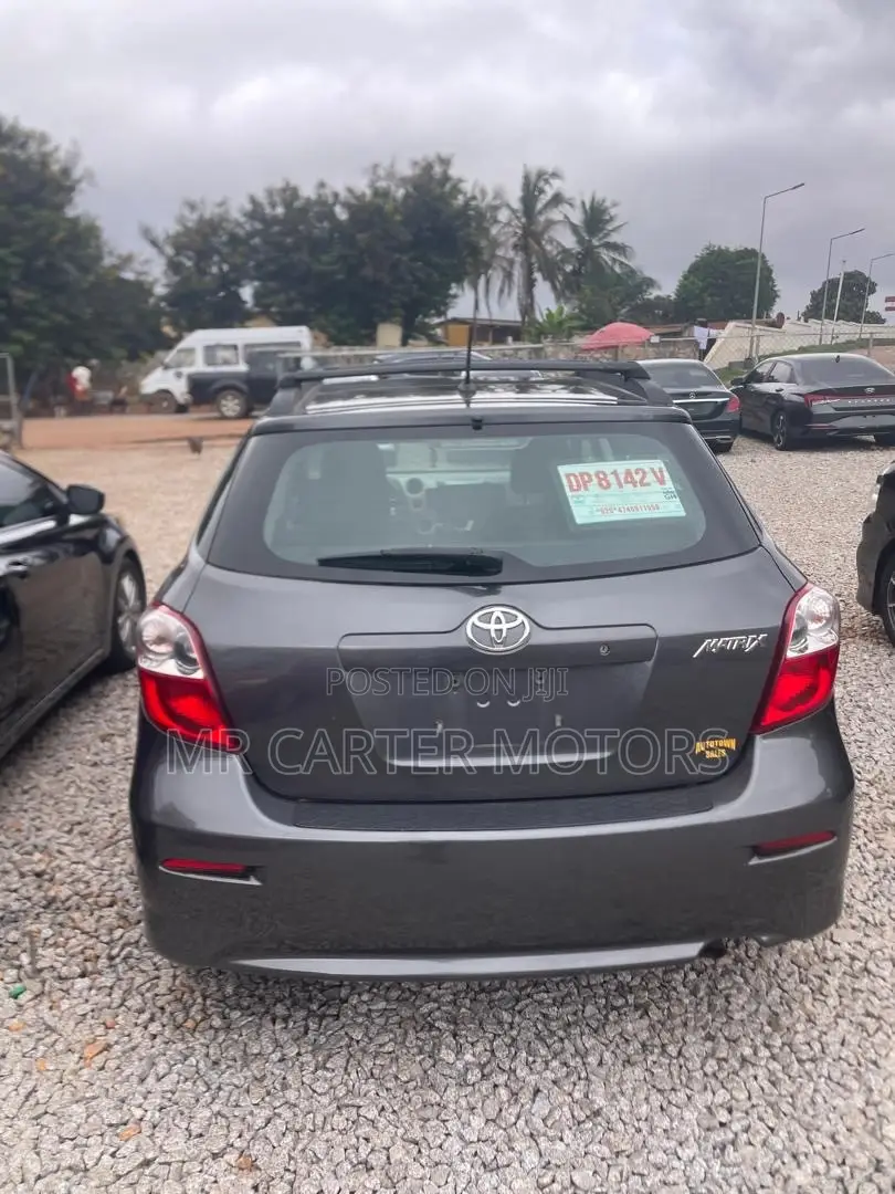 Toyota Matrix L Hatchback FWD (1.8L 4cyl 5M) 2013 Beige