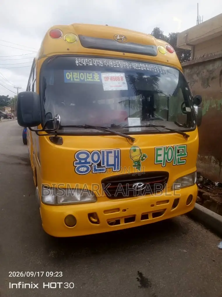 Hyundai County 2015 Yellow