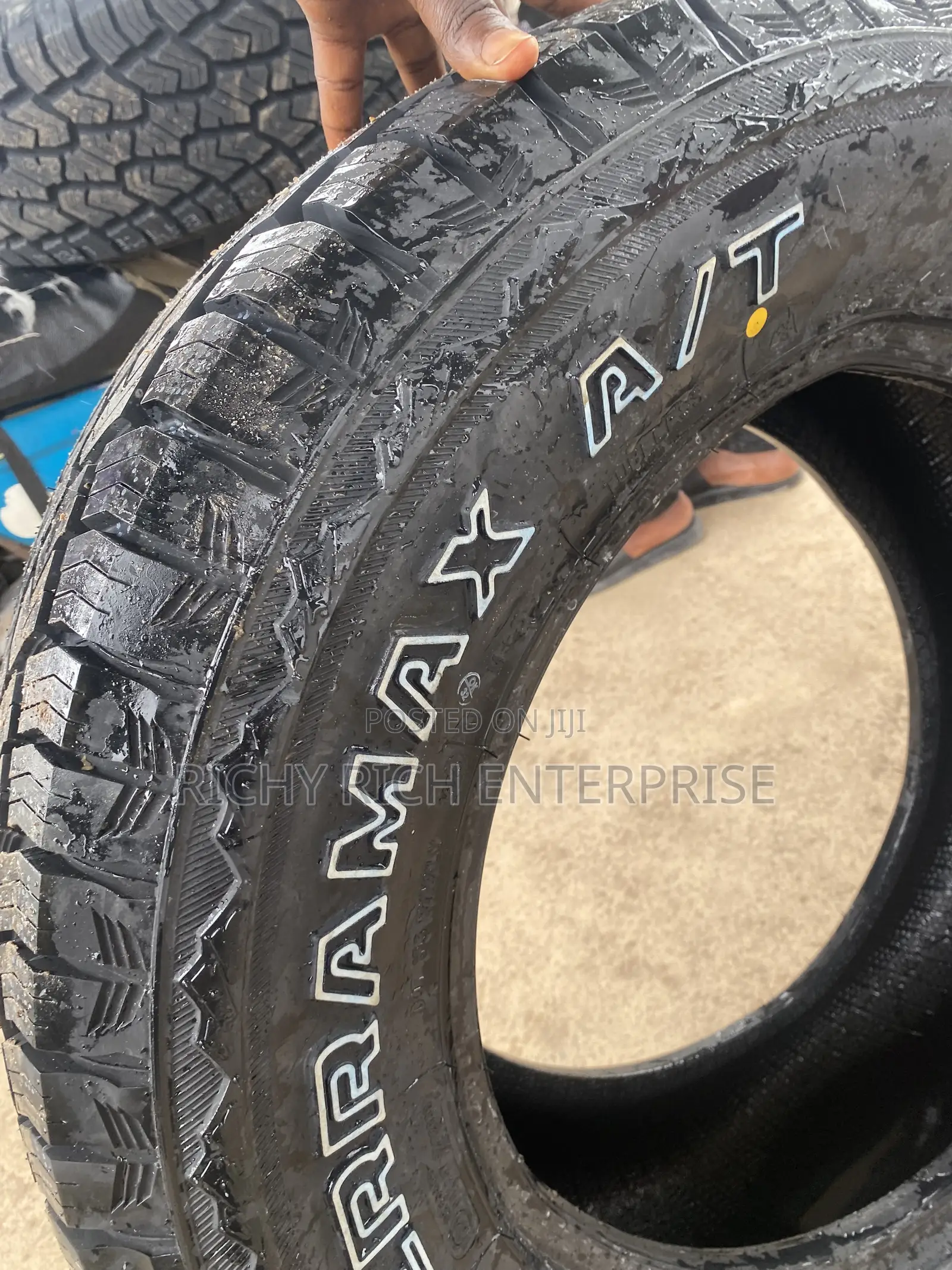 265/65r17 All-Terrain (A/T) Tyre