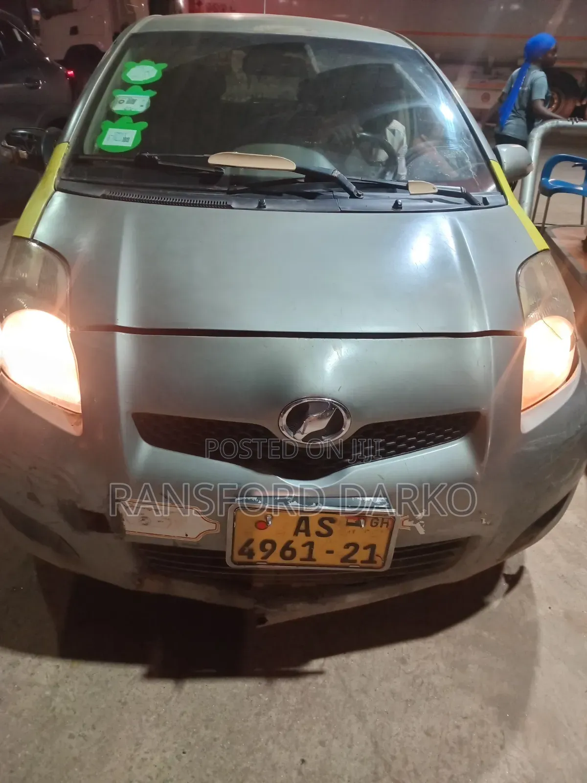 Toyota Vitz 2010 Silver