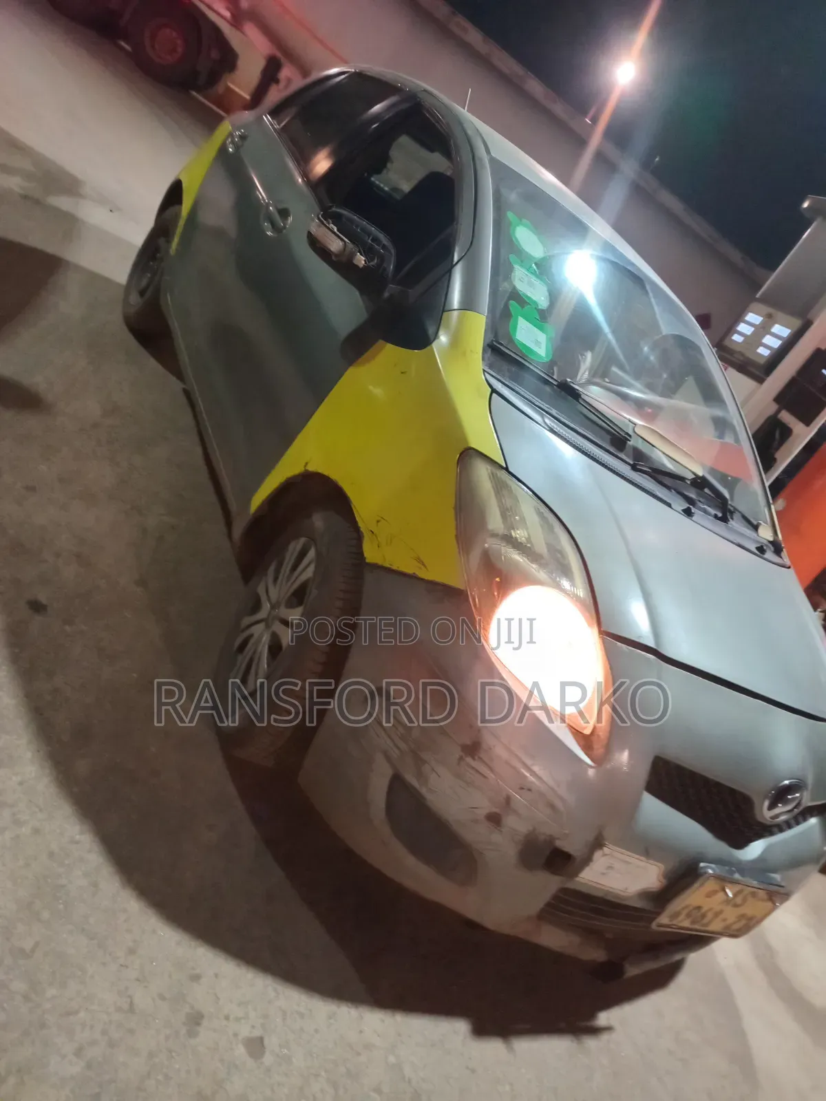 Toyota Vitz 2010 Silver
