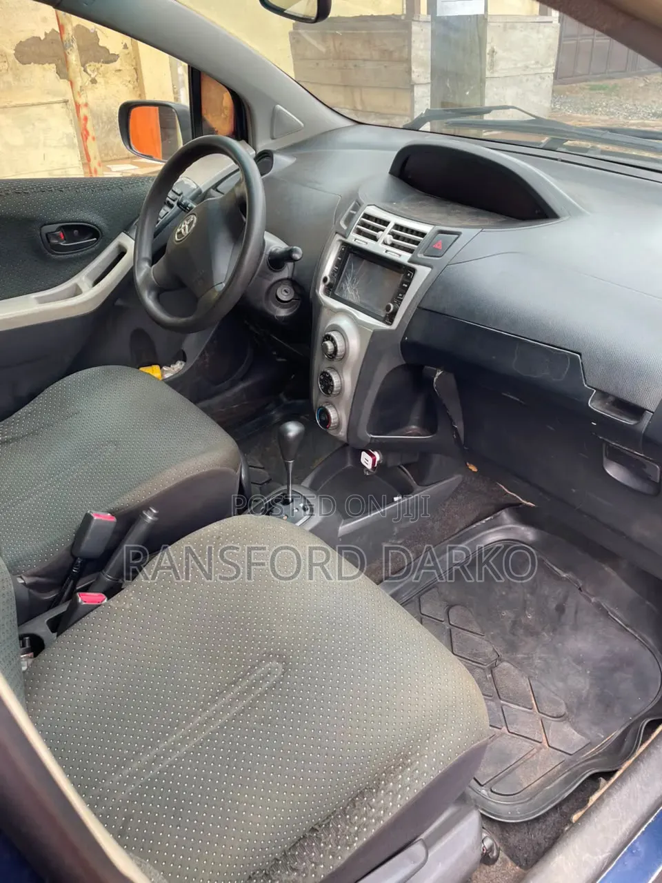 Toyota Vitz 2010 Silver