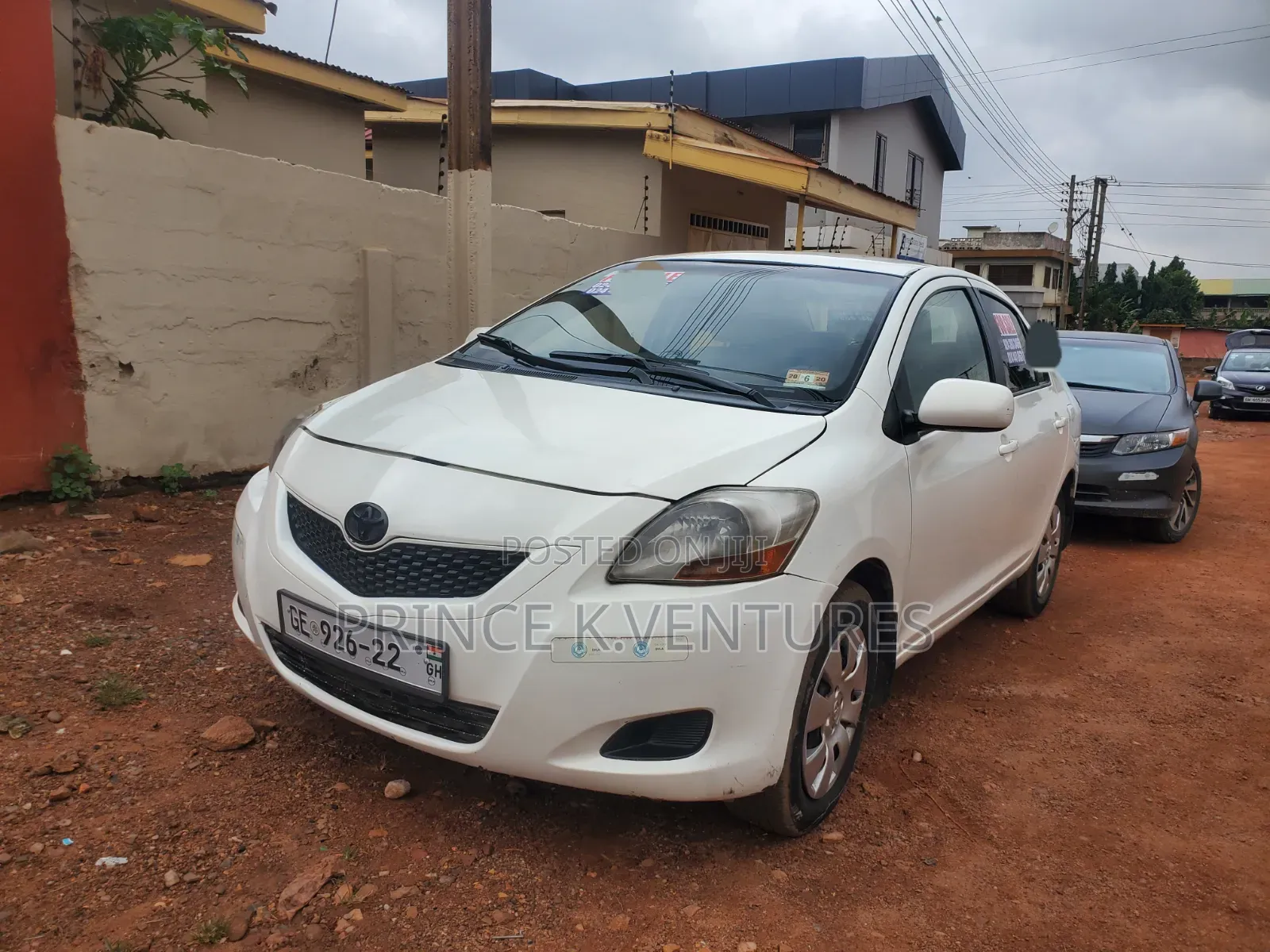 Toyota Yaris Base Hatchback 5dr 2010 White
