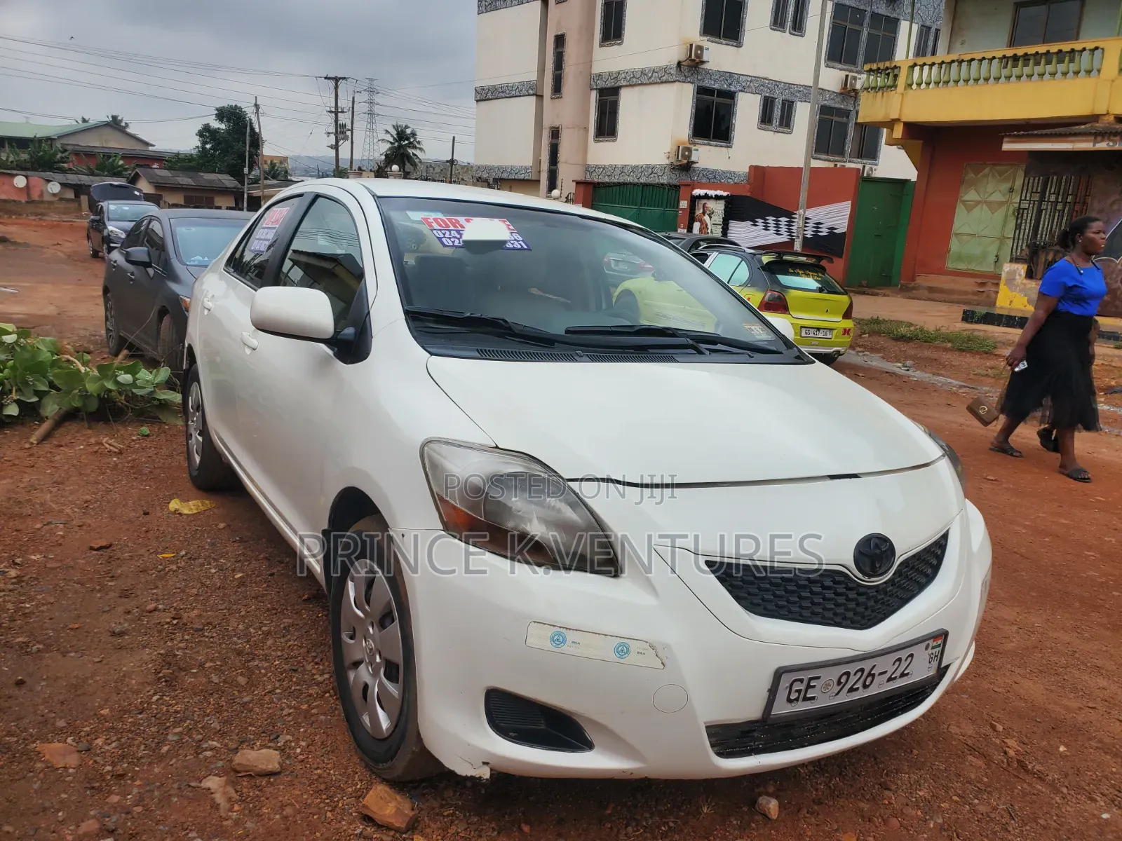 Toyota Yaris Base Hatchback 5dr 2010 White