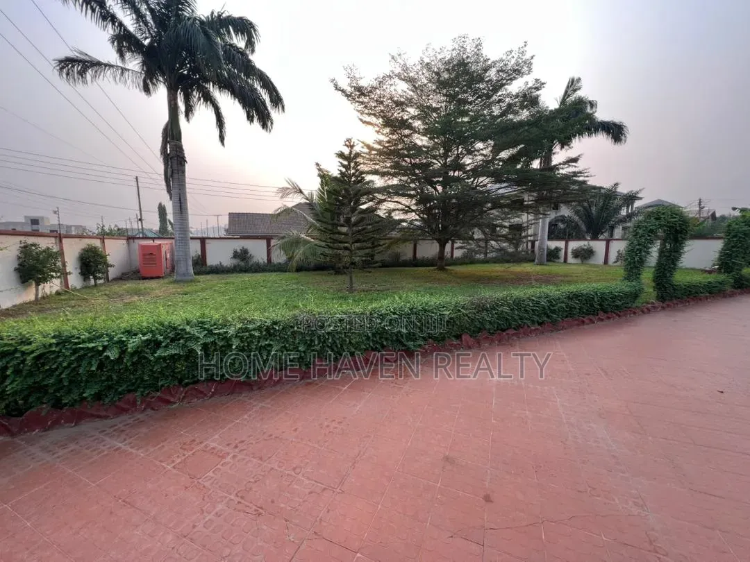 5bdrm House in Weija Scc Dvla for sale