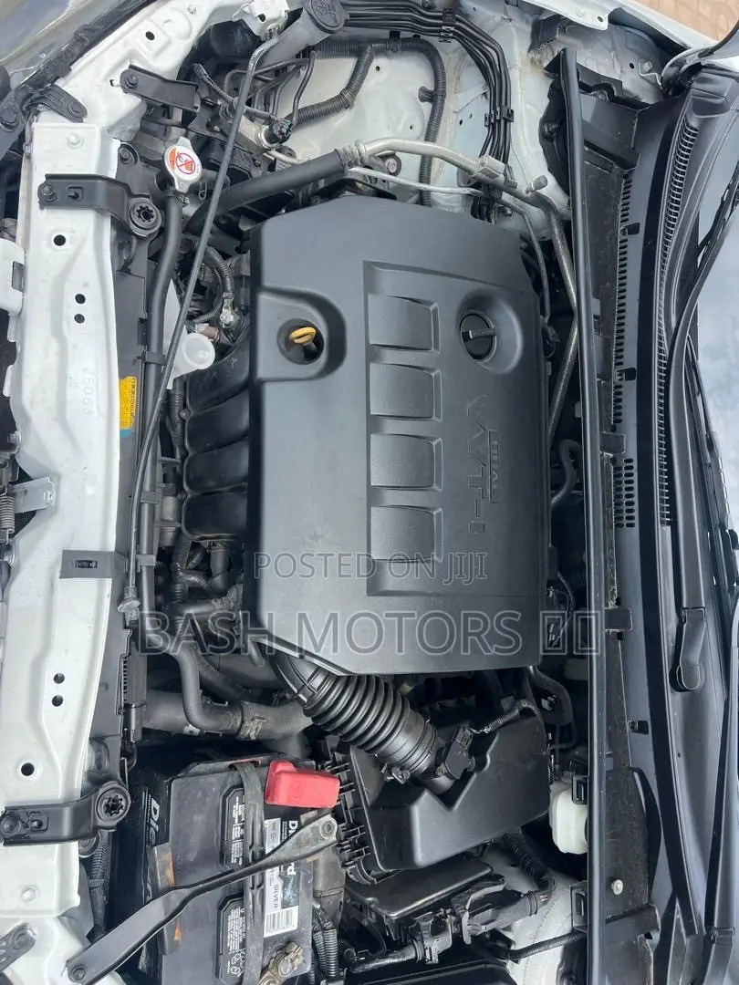 Toyota Corolla SE (1.8L 4cyl 2A) 2019 White