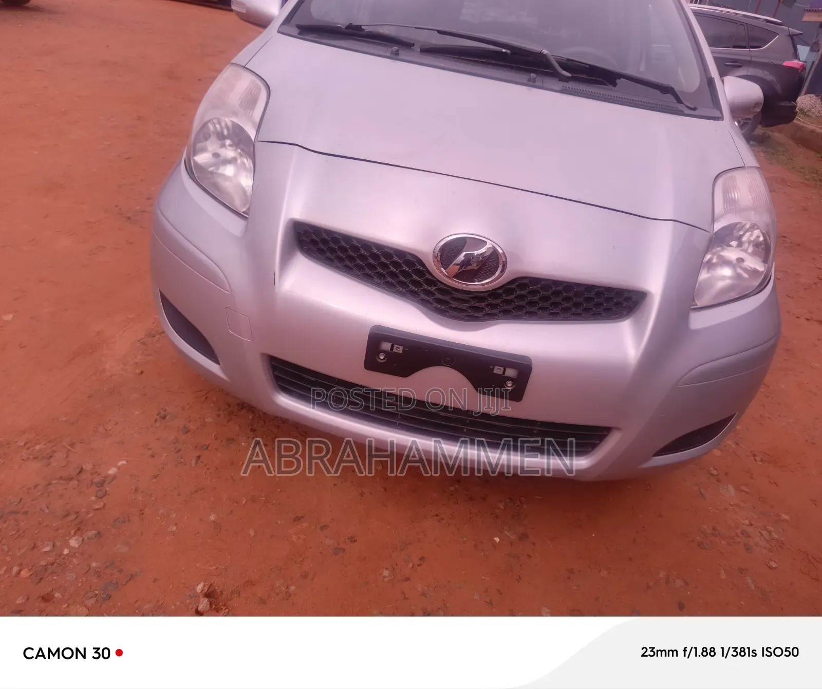 Toyota Vitz 2010 Silver