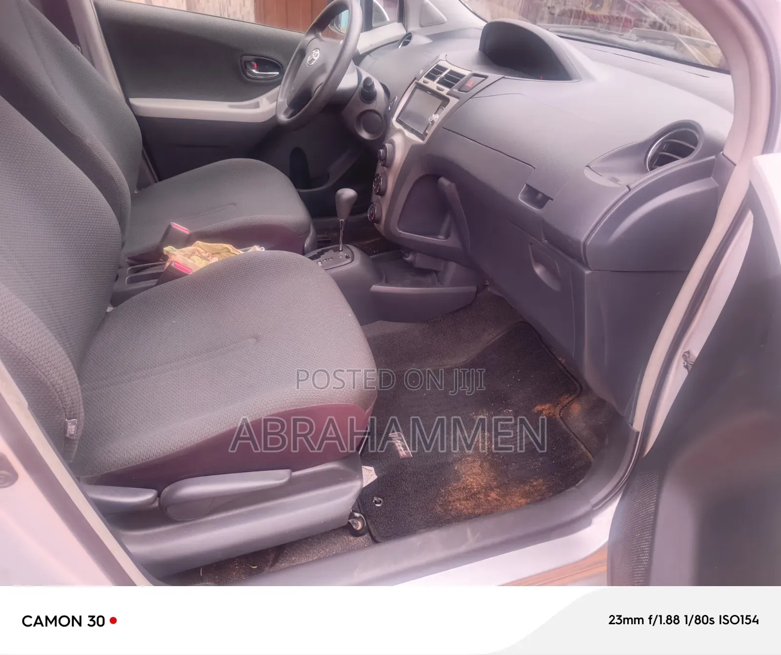 Toyota Vitz 2010 Silver