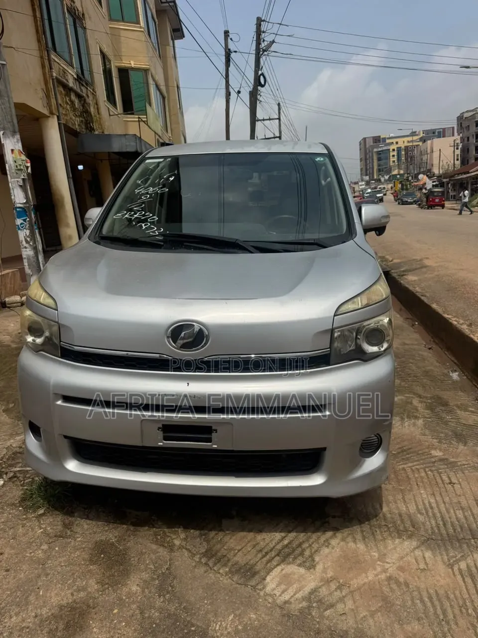 Toyota Voxy V 4WD 8-Seater 2012 Silver