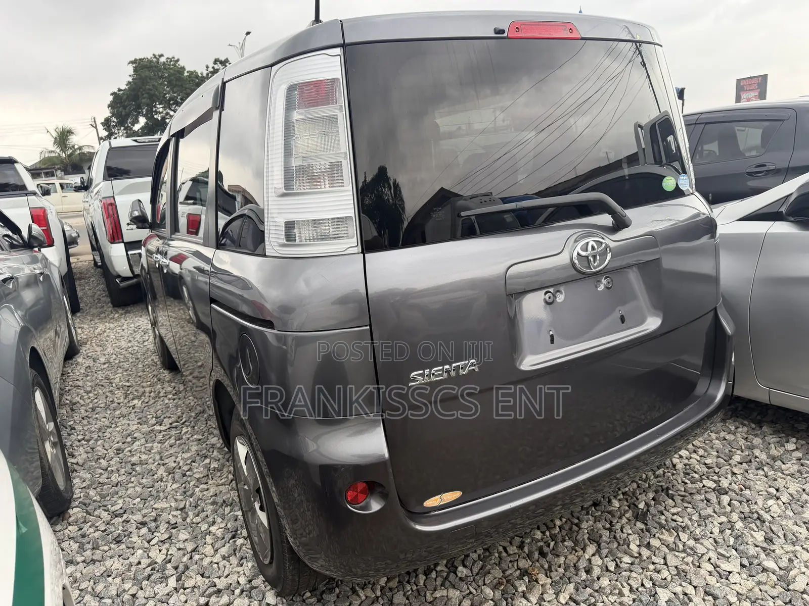 Toyota Sienta 1.5 FWD 2012 Gray