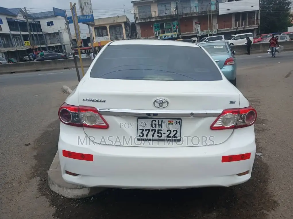 Toyota Corolla LE 4dr Sedan (1.8L 4cyl 4A) 2013 White