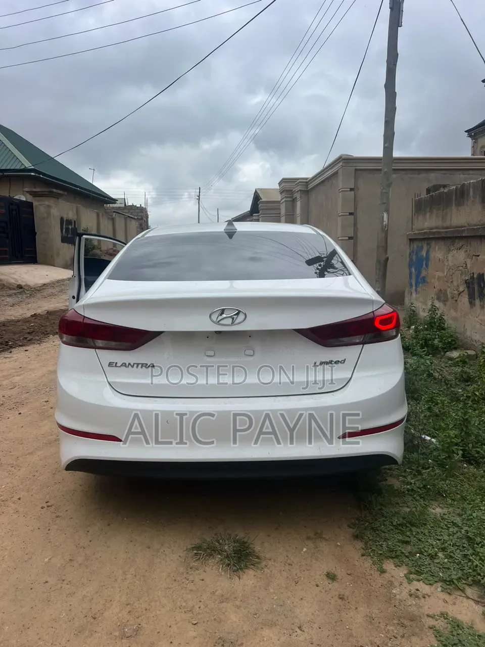 Hyundai Elantra Limited Sedan FWD (2.0L 4cyl 6A) 2017 White
