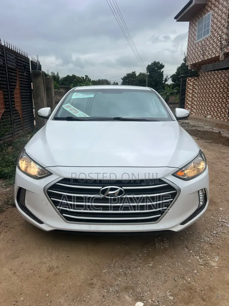 Hyundai Elantra Limited Sedan FWD (2.0L 4cyl 6A) 2017 White