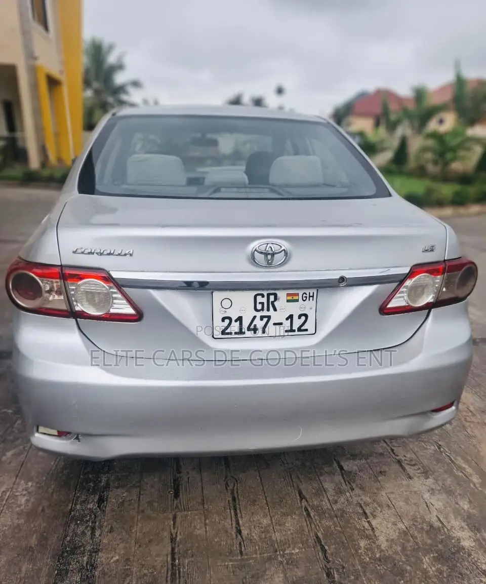 Toyota Corolla LE 4dr Sedan (1.8L 4cyl 4A) 2011 Silver