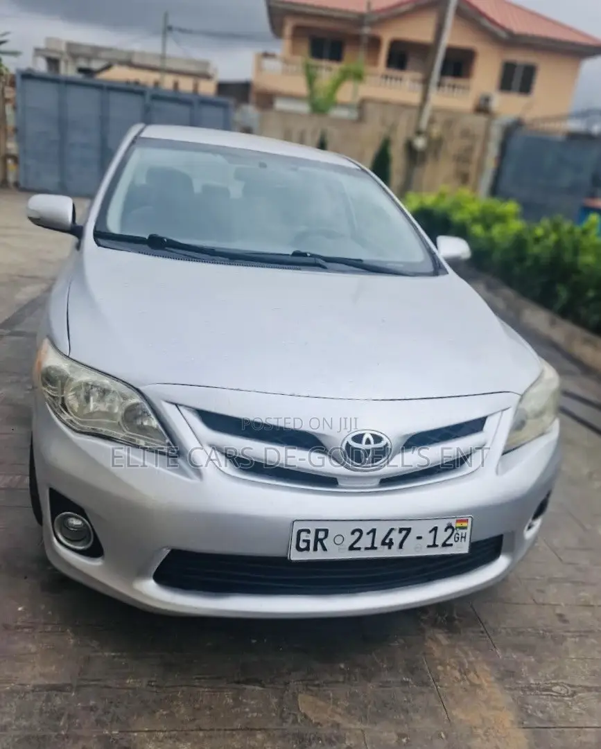 Toyota Corolla LE 4dr Sedan (1.8L 4cyl 4A) 2011 Silver