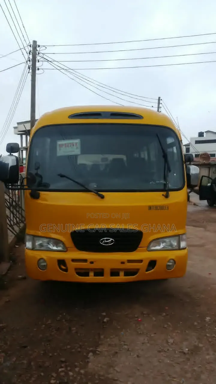 Hyundai County 2017 Yellow