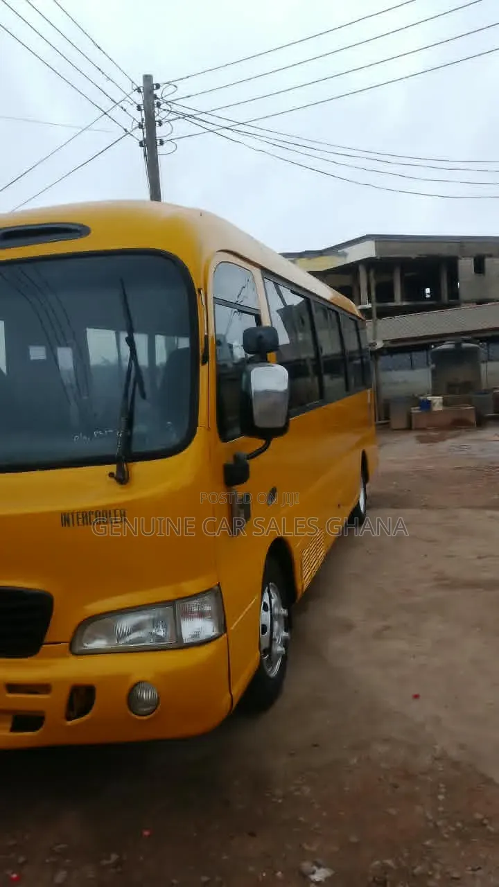 Hyundai County 2017 Yellow