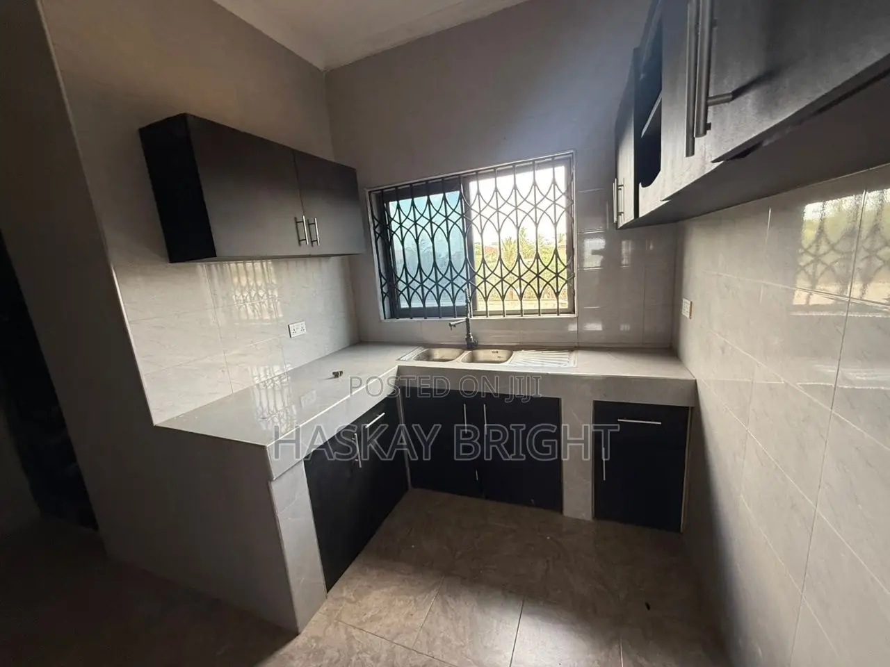 2bdrm Apartment in Ablekuma Curve for rent