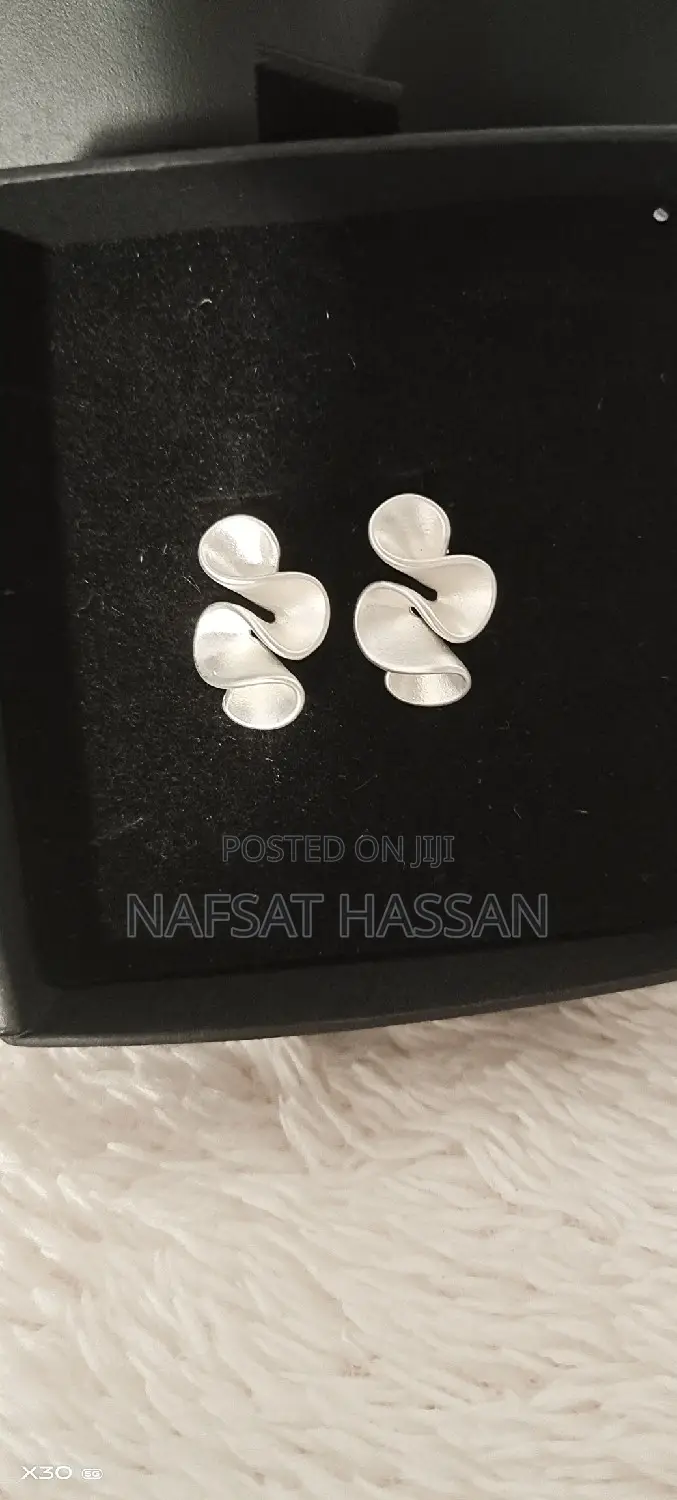 Pleated Wave Stud Earrings