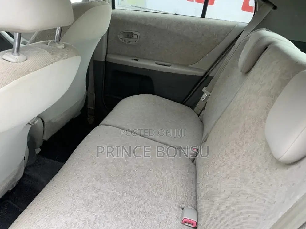 Toyota Vitz 2011 White