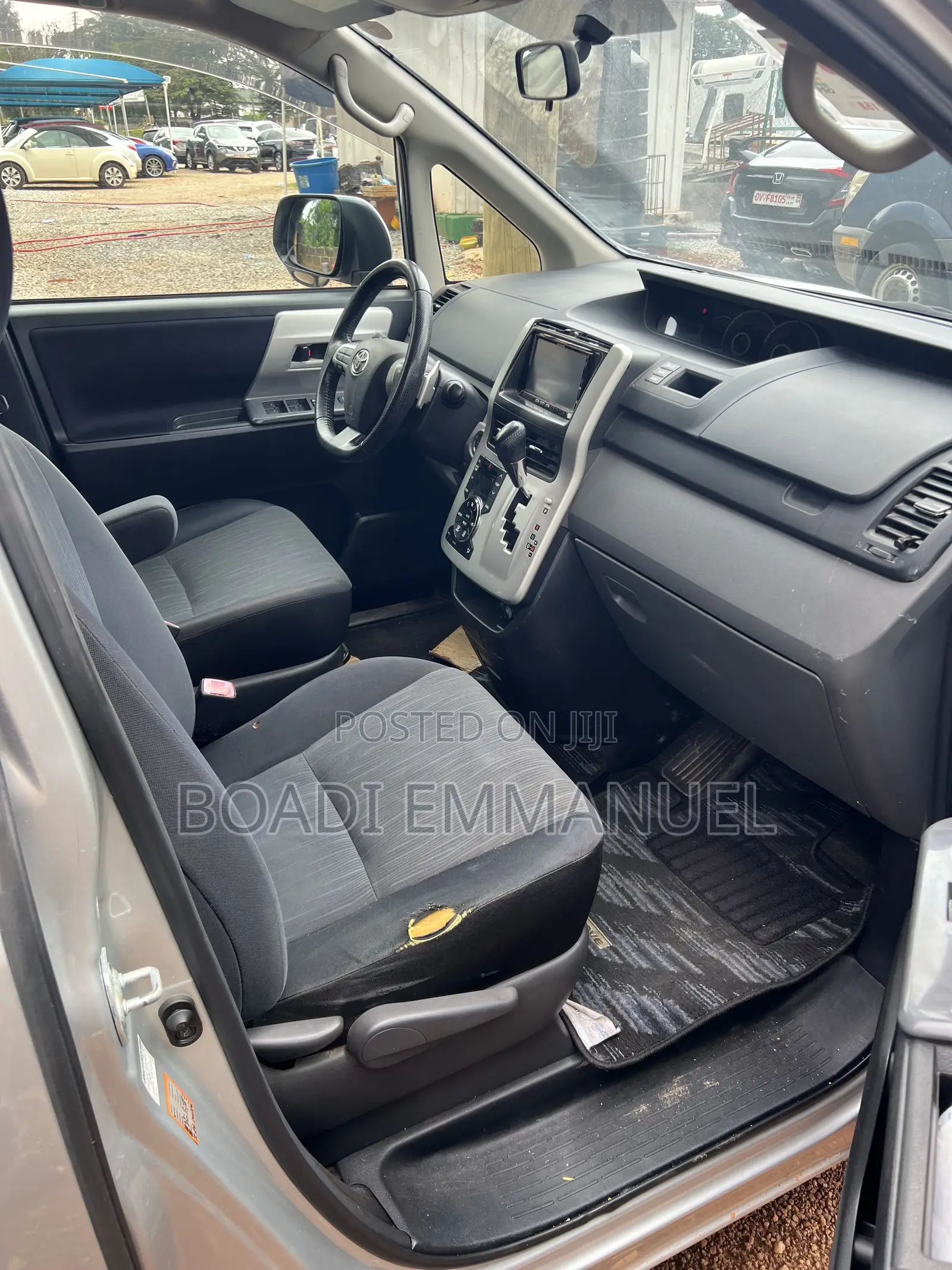Toyota Voxy 2012 Silver