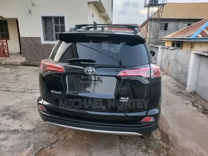 Toyota RAV4 XLE AWD (2.5L 4cyl 6A) 2017 Matt Black