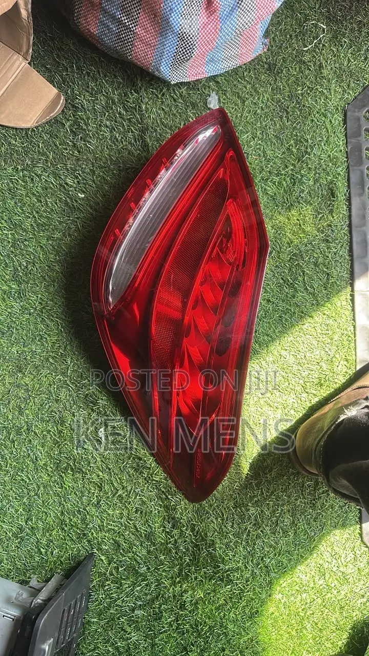 Mercedes Benz C300 Taillight Available