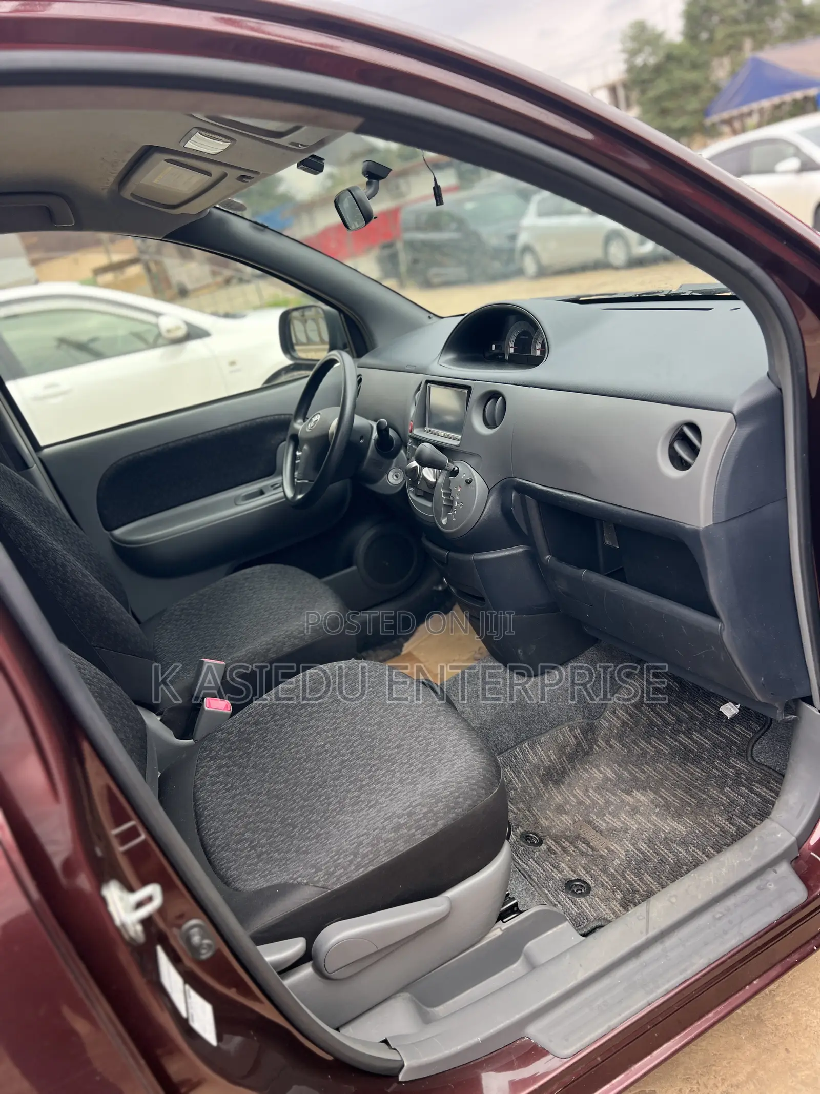 Toyota Sienta 1.5 FWD 2012 Burgundy