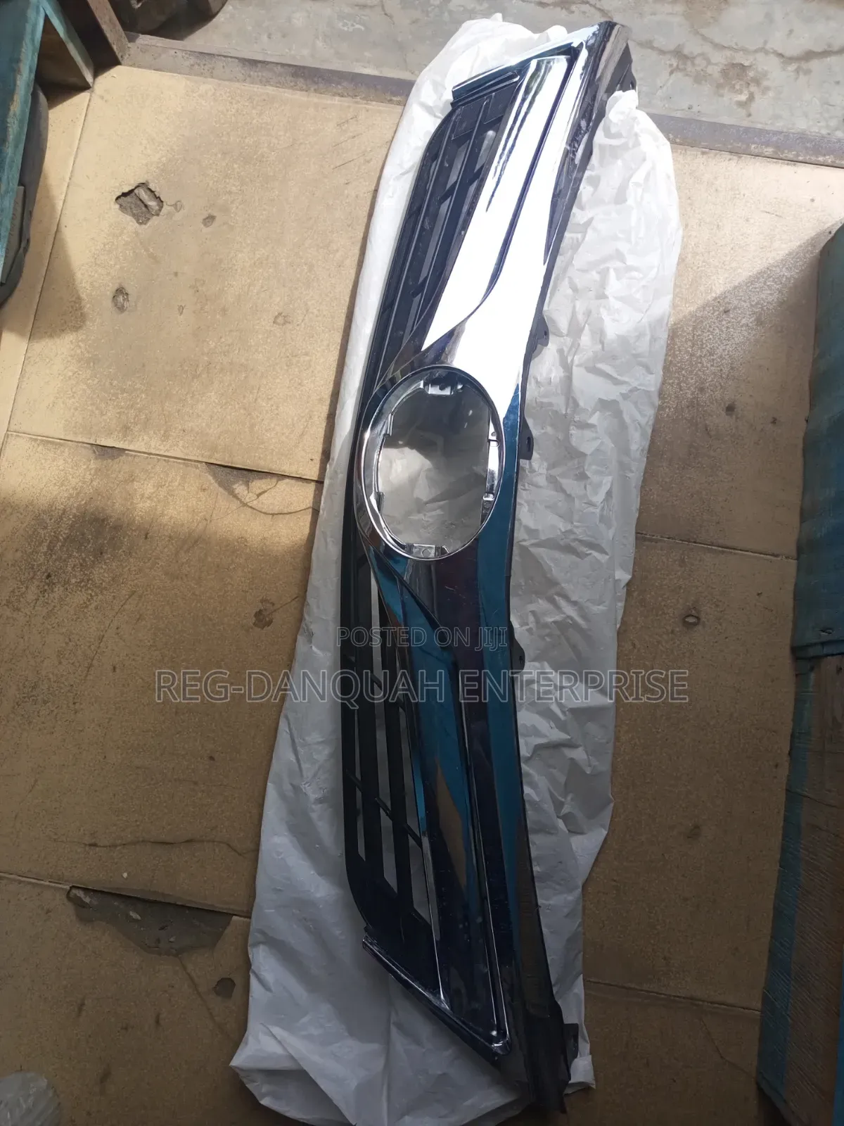 Toyota Camry 2012-2014 Top Grille LE