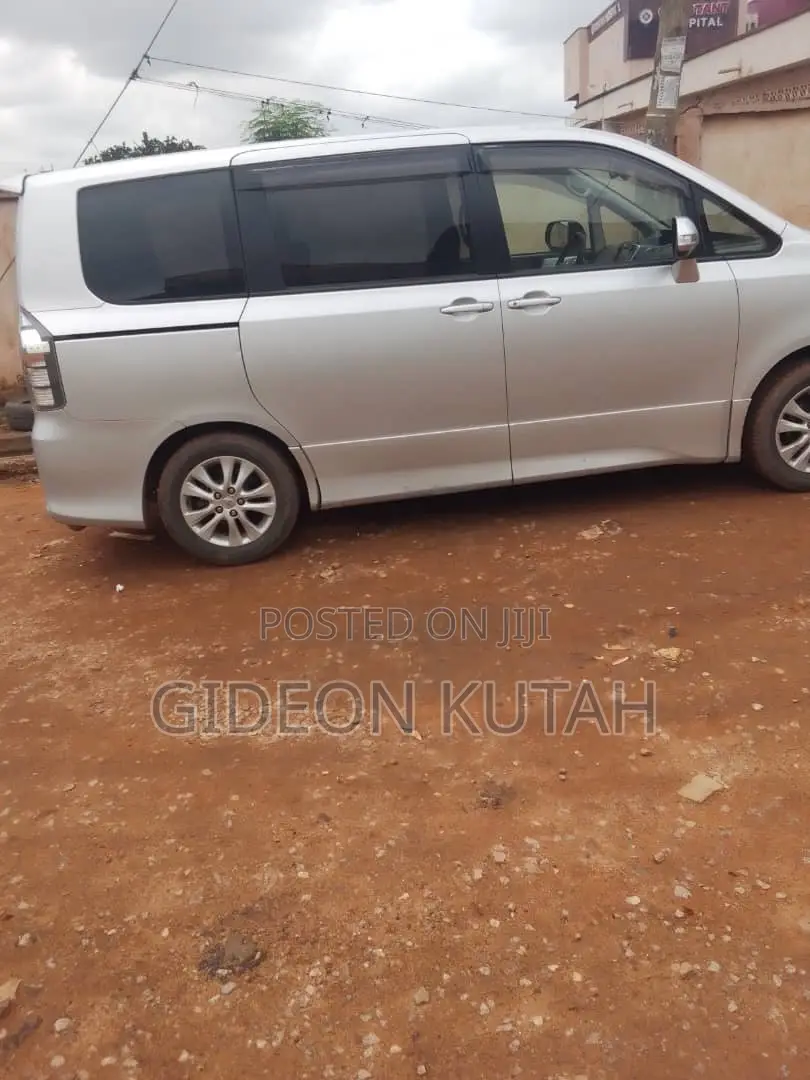 Toyota Voxy 2012 Gray