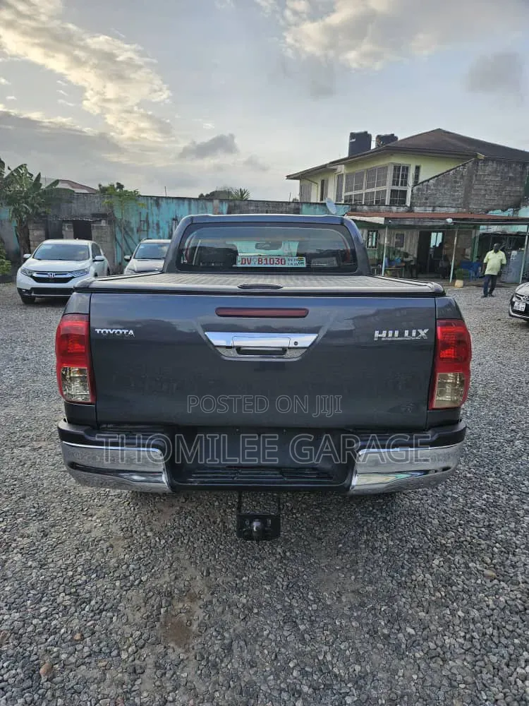 Toyota Hilux 2019 Black